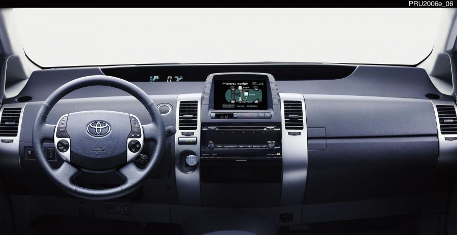  Toyota Prius 2004 года  (фото 9 из 48)